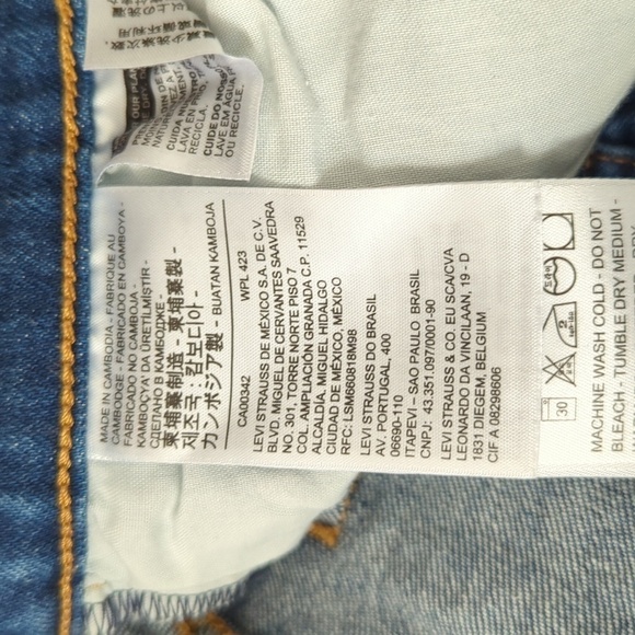 Levi's Women's Wedgie Fit Jeans - Picture 10 of 12
